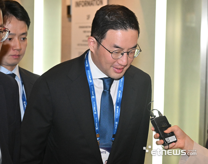 구광모 LG 회장이 29일 경북 경주시 경주예술의전당에서 열린 한미 비즈니스 라운드 테이블에 참석하고 있다. 경주=이동근기자 foto@etnews.com 2025.10.29