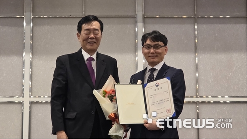 이재헌 제주대학교 교수(오른쪽)