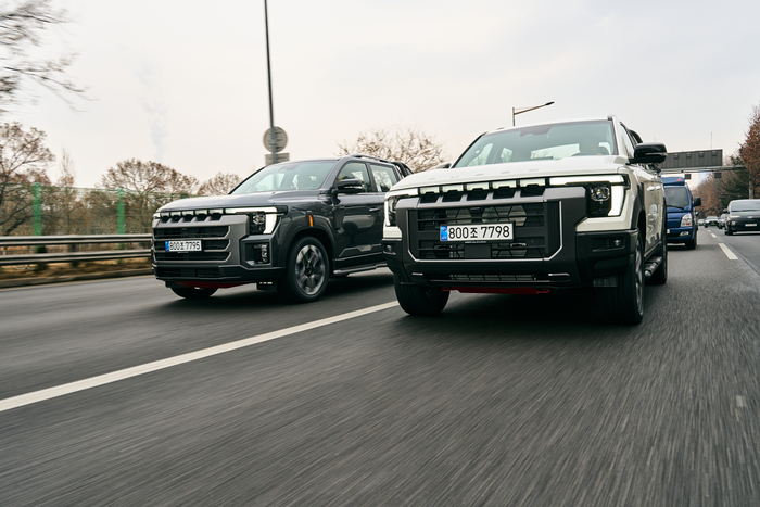 KGM 무쏘 주행모습.