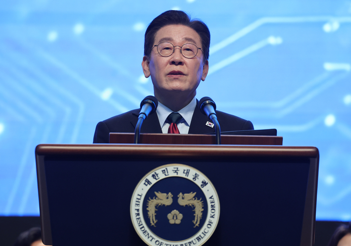 이재명 대통령이 20일 대전 유성구 한국과학기술원(KAIST)에서 열린 학위수여식에서 축사를 하고 있다. 연합뉴스