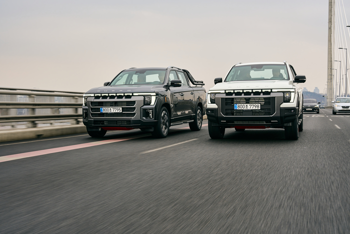 KGM 무쏘 가솔린과 디젤 모델.