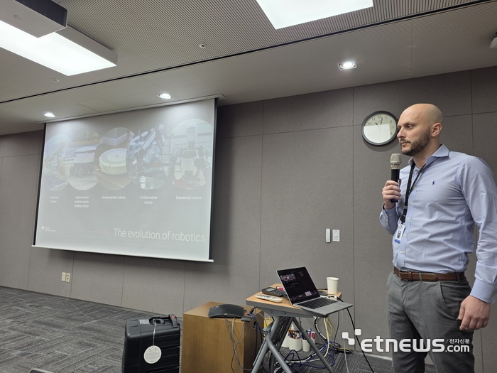 지오반니 캄파렐라 TI 산업 자동화 및 로보틱스 총괄이 9일 서울 트레이드타워 TI코리아 본사에서 'TI 로보틱스 전략'을 발표했다.