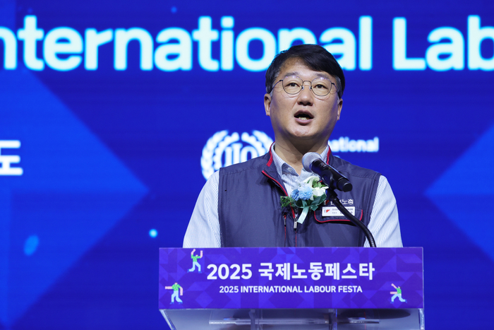 작년 12월 16일 오전 경기도 고양시 킨텍스에서 열린 2025 국제노동페스타에서 양경수 전국민주노동조합총연맹 위원장이 축사하고 있다. 연합뉴스.