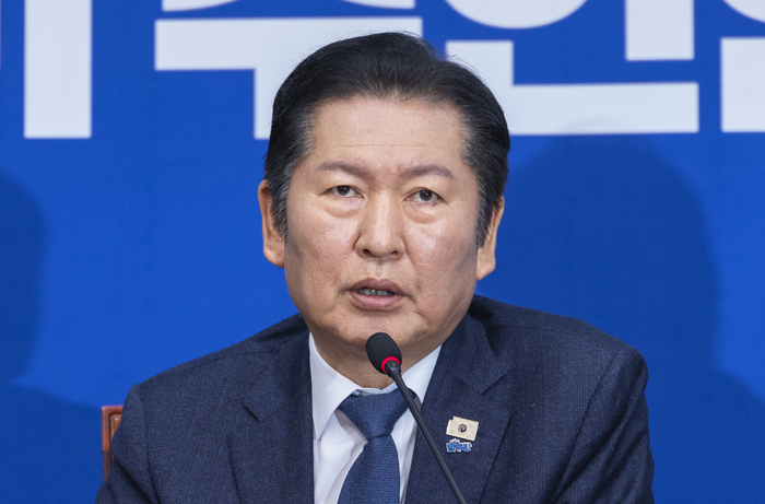 더불어민주당 정청래 대표가 6일 국회에서 열린 최고위원회의에서 공수청·중수청법 개혁안 관련 발언을 하고 있다. 연합뉴스