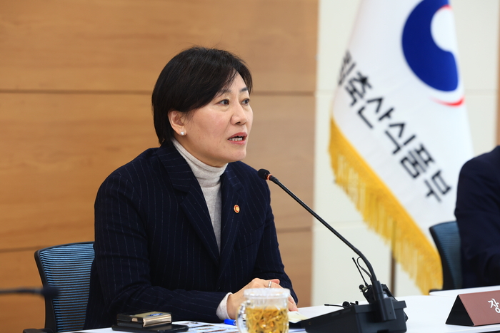 송미령 농림축산식품부 장관이 9일 세종정부청사에서 열린 출입기자단 정례간담회에서 250일 농정성과에 대해 설명하고 있다. (사진=농림축산식품부)