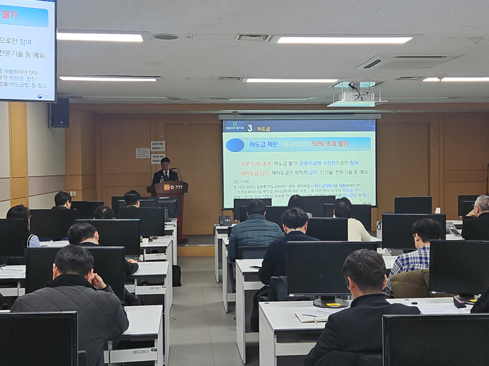 이정화 국세청 정보관관리실 엔티스총괄팀장이 6일 서울지방국세청에서 '엔티스' 운영 및 유지관리 사업을 설명하고 있다.