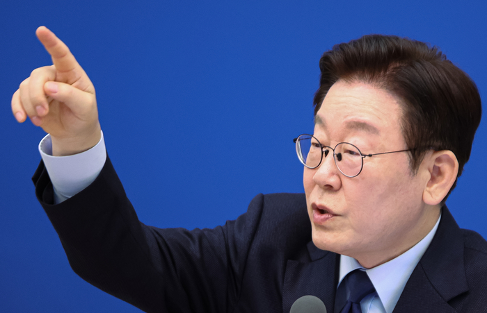 이재명 대통령이 10일 청와대에서 열린 국무회의에서 발언하고 있다. 연합뉴스