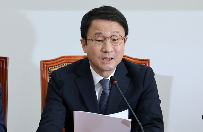 더불어민주당 한병도 원내대표가 18일 국회에서 설 민심 및 향후 과제 관련 기자간담회를 갖고 있다. 연합뉴스