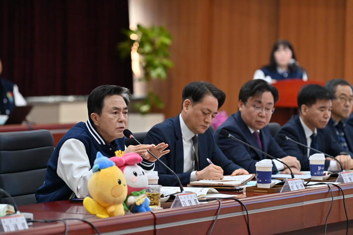 25일 김태흠 지사와 가세로 태안군수 등 60여 명이 참석한 가운데 태안국제원예치유박람회 최종 준비상황 보고회가 열렸다.