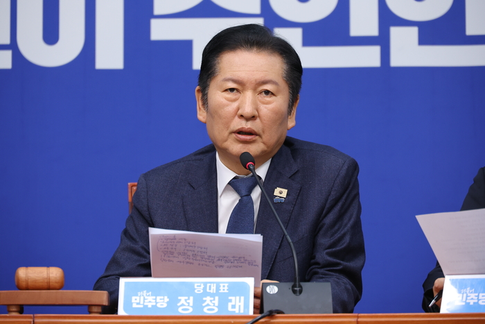 더불어민주당 정청래 대표가 6일 서울 여의도 국회에서 열린 최고위원회의에서 발언하고 있다. 연합뉴스