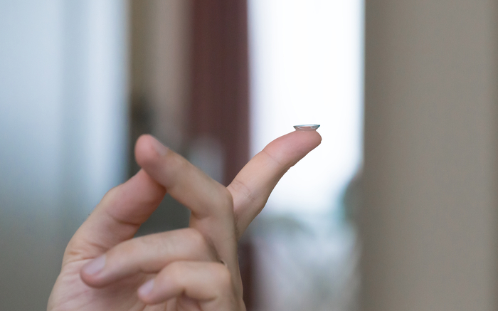 콘택트렌즈를 장기간 제거하지 않은 채 착용했다가 한쪽 눈의 시력을 잃을 뻔한 영국 여성의 사연이 전해졌다. 사진=게티이미지