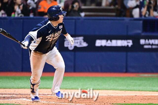 9일 오후 서울 구로구 고척스카이돔에서 진행된 '2025 NAVER K-BASEBALL SERIES' 대한민국-체코와의 평가전 경기. 대한민국 문현빈이 6회초 2사 만루에서 2타점 적시타를 때리고 있다./마이데일리