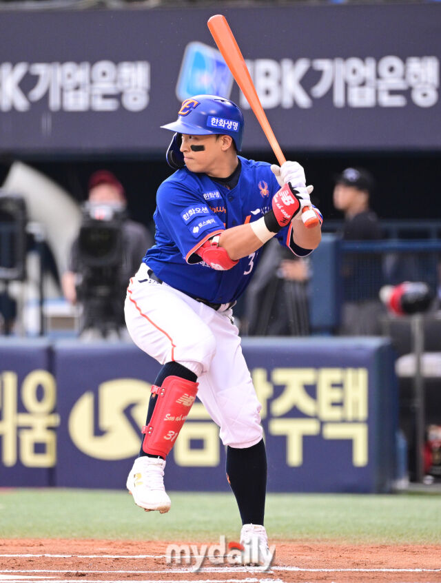 2025년 8월 9일 오후 서울 잠실구장에서 열린 '2025 신한 SOL뱅크 KBO 리그' 한화 이글스와 LG 트윈스의 경기. 한화 손아섭이 1회초 선두타자로 나와 타격을 준비하고 있다./마이데일리