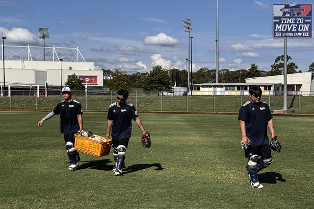 Doosan Bears’ Catchers Undergo Intense Training: Who Will Be the Backup to Legend Yang Eui-ji?
