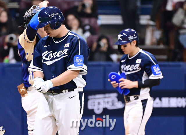 9일 오후 서울 구로구 고척스카이돔에서 진행된 '2025 NAVER K-BASEBALL SERIES' 대한민국-체코와의 평가전 경기. 대한민국 노시환이 6회초 2사 만루에서 밀어내기 볼넷으로 출루하고 있다./마이데일리