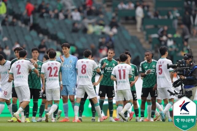 전북 현대와 대전 하나시티즌의 2025시즌 경기 장면./프로축구연맹