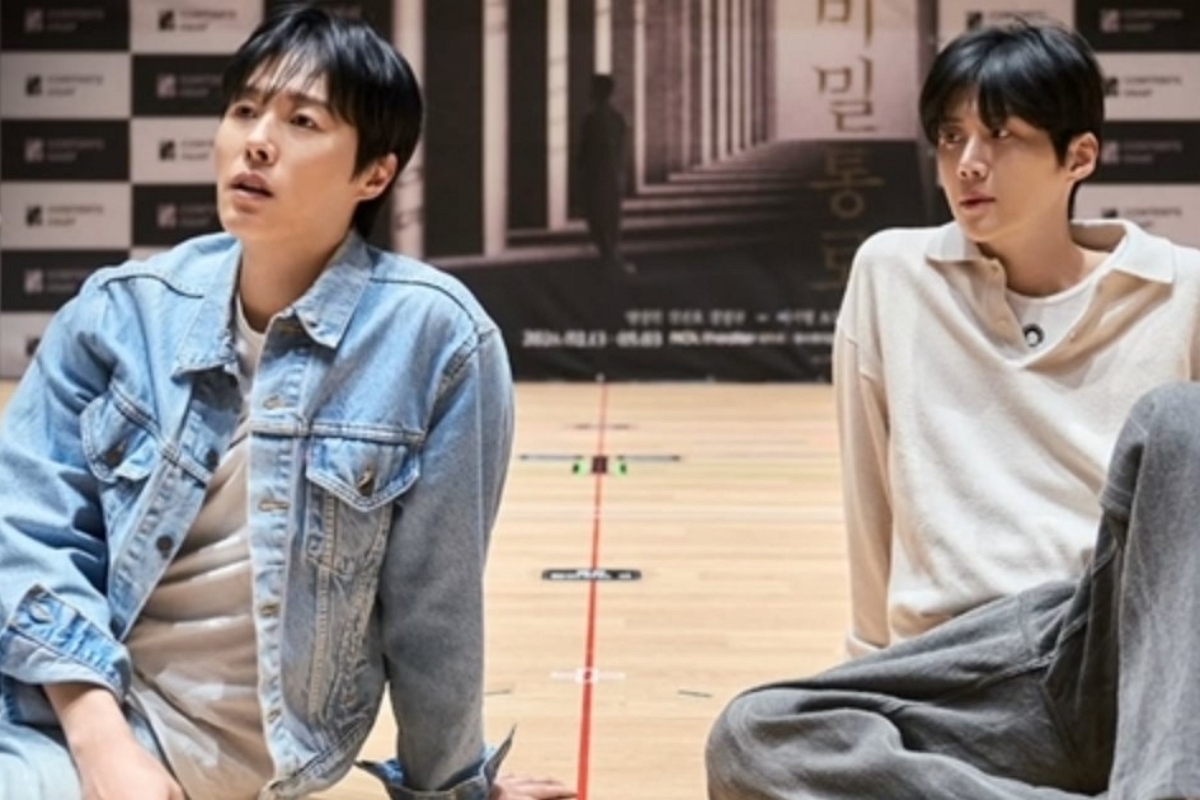 출처: 연극 ‘비밀통로: INTERVAL’