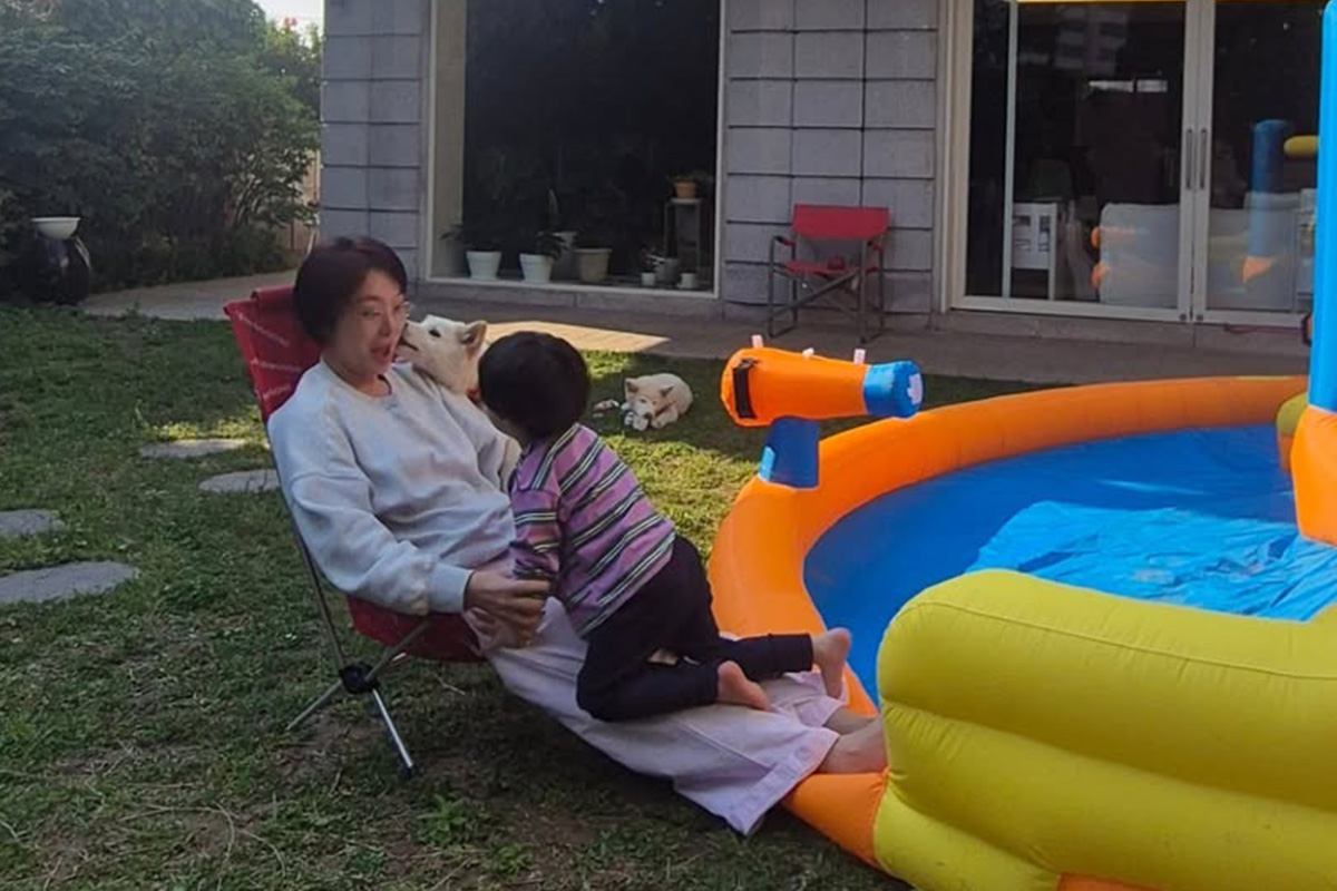 출처 : 황정음 SNS