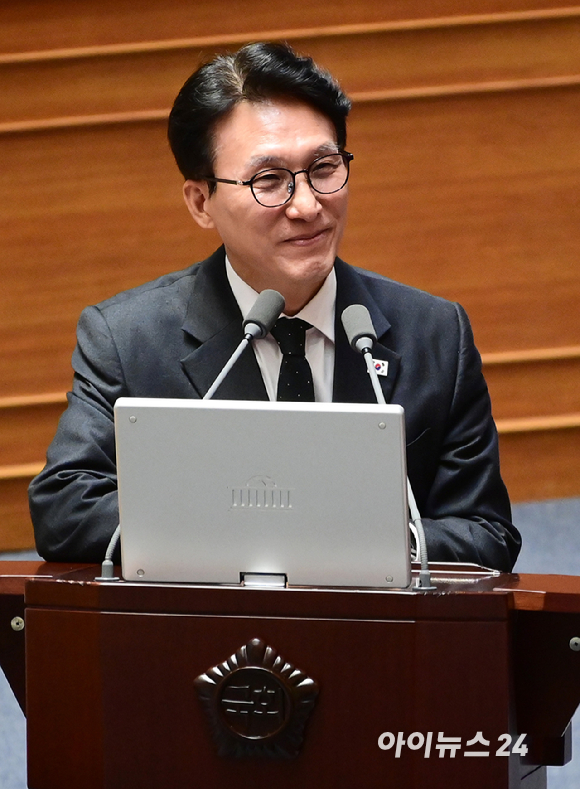 &nbsp;  Prime Minister Kim Min-seok attended the economic sector interpellation at the fifth plenary session of the 432nd National Assembly (extraordinary session) in Yeouido, Seoul, on February 10. [Photo: Jeong So-hee]