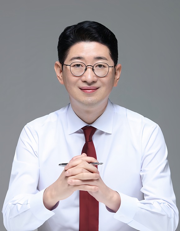 Is Joo Jin-woo the Dark Horse of Busan’s Mayoral Race? Discover His Rising Support!
