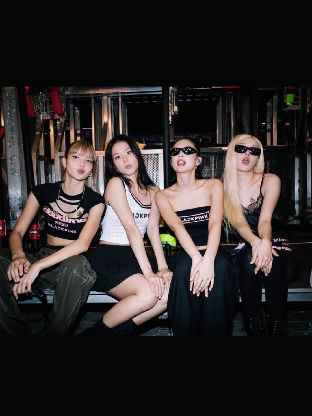 사진 : 지수,제니,리사,로제,오아오매거진 인스타그램