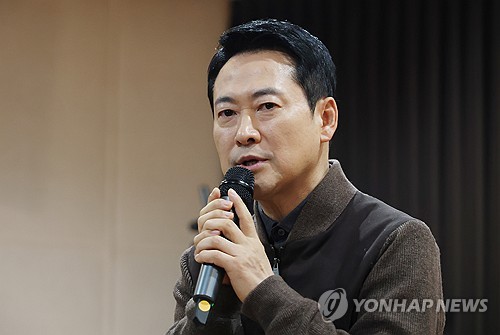 翻訳された内容を基に、以下のようなキャッチーなタイトルを考えました。1. 「SNSでの攻防！国民の力・張代表が語るイ・ジェミョン大統領との距離感」2. 「『直接会う必要なし』国民の力・張代表がSNSでの意見交換を強調！」3. 「設前の波乱！張代表、イ・ジェミョン大統領とのオフ会を拒否した理由とは？」選ばれたタイトルは、以下の通りです。{k01}「SNSでの攻防！国民の力・張代表が語るイ・ジェミョン大統領との距離感」