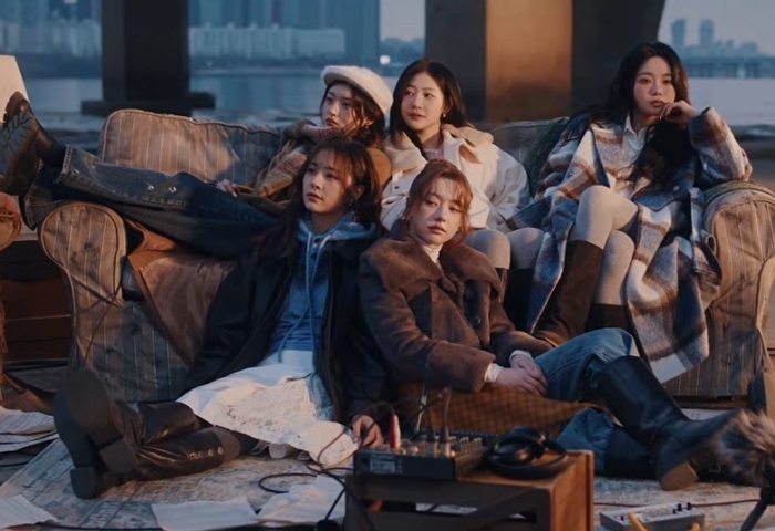 引用：YouTubeチャンネル「FIFTY FIFTY Official及びPink Floyd」