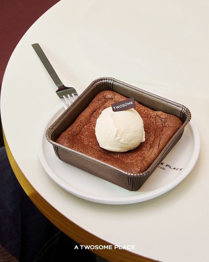 Why ‘투썸플레이스’ Mini Cakes Are the Ultimate Small Luxury for Dessert Lovers