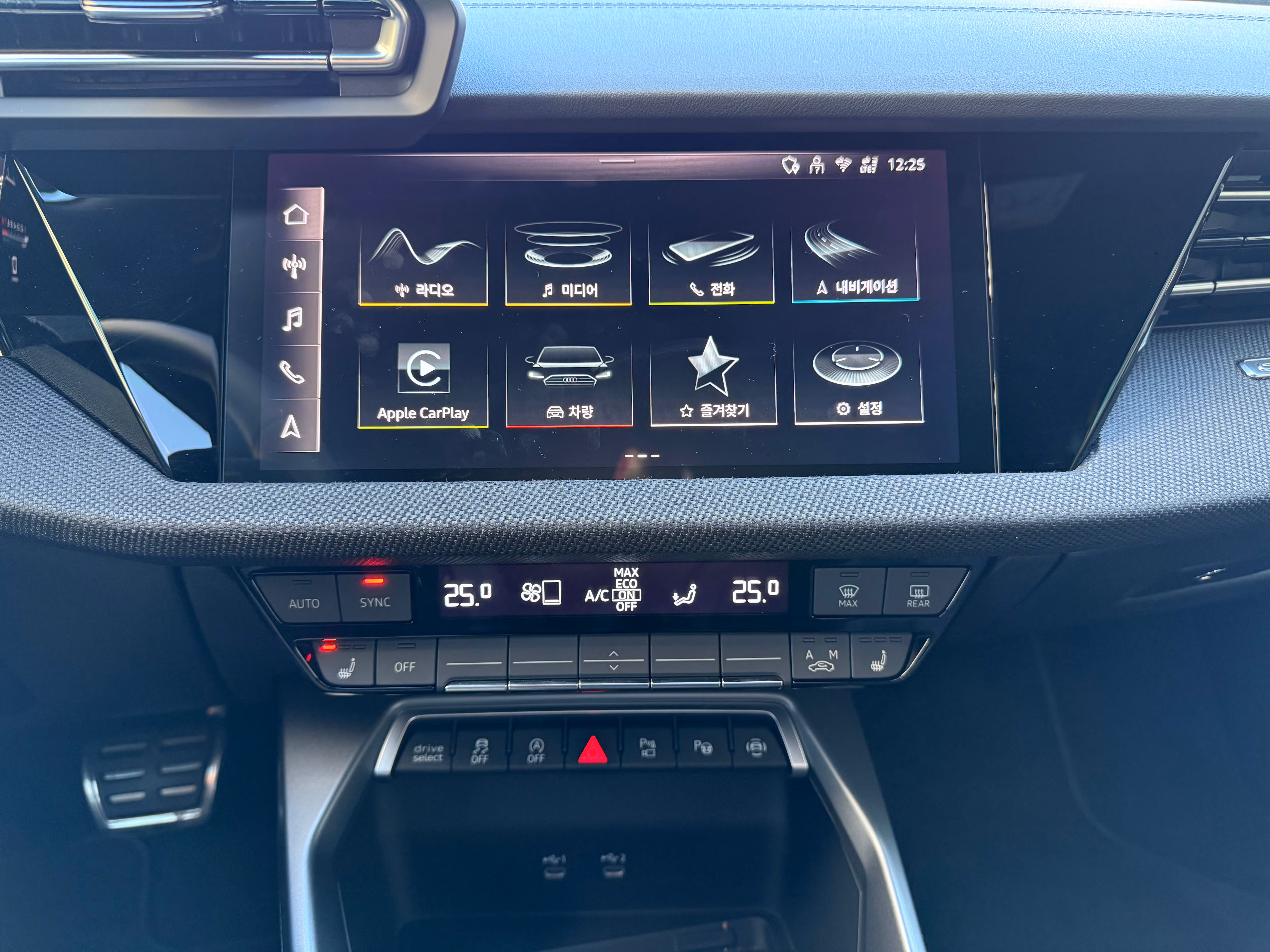 더 뉴 아우디 A3 센터페시아 및 공조 시스템 조작부./이윤정 기자