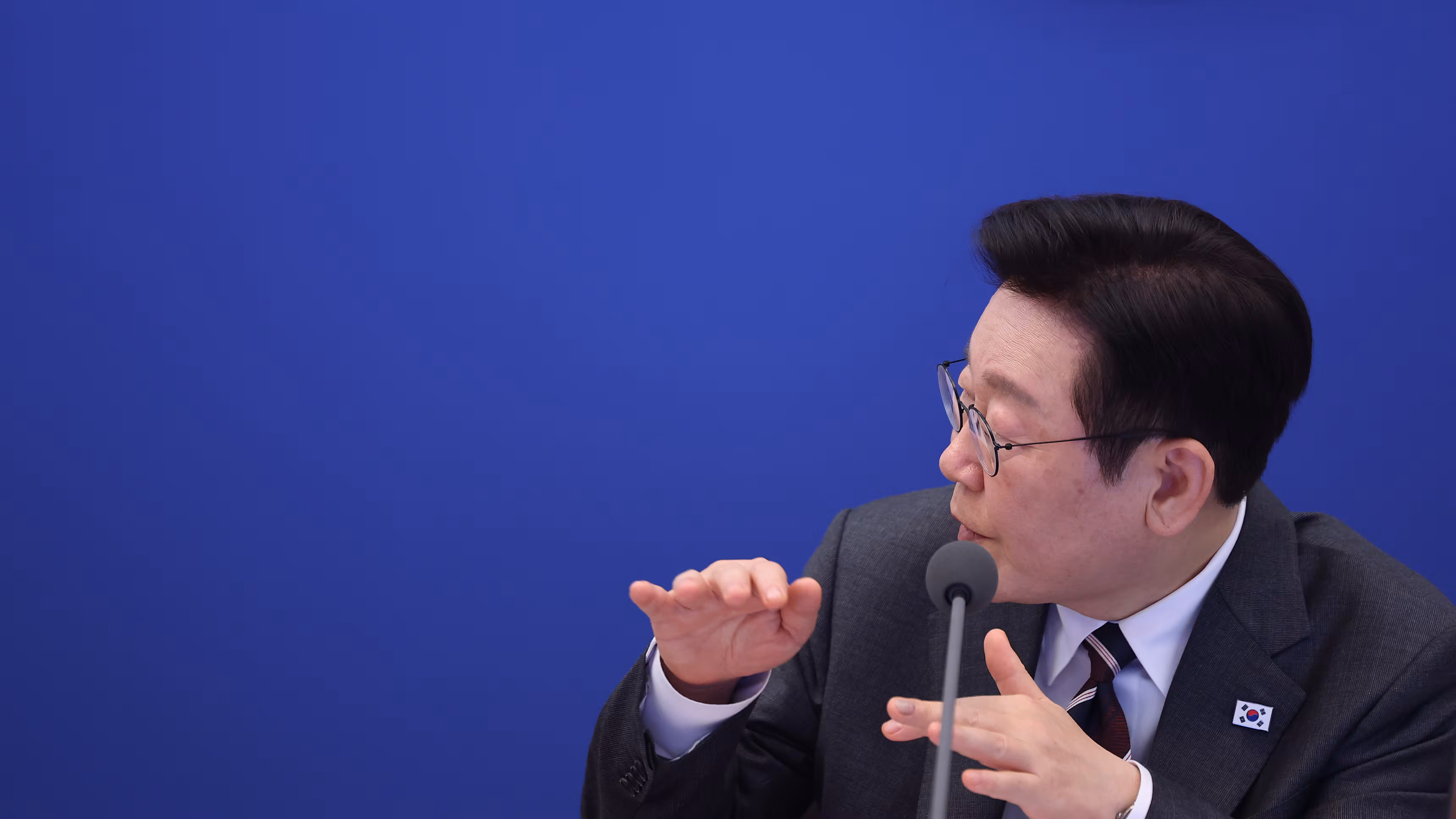 이재명 대통령이 3일 청와대에서 열린 국무회의에서 발언하고 있다. /연합뉴스