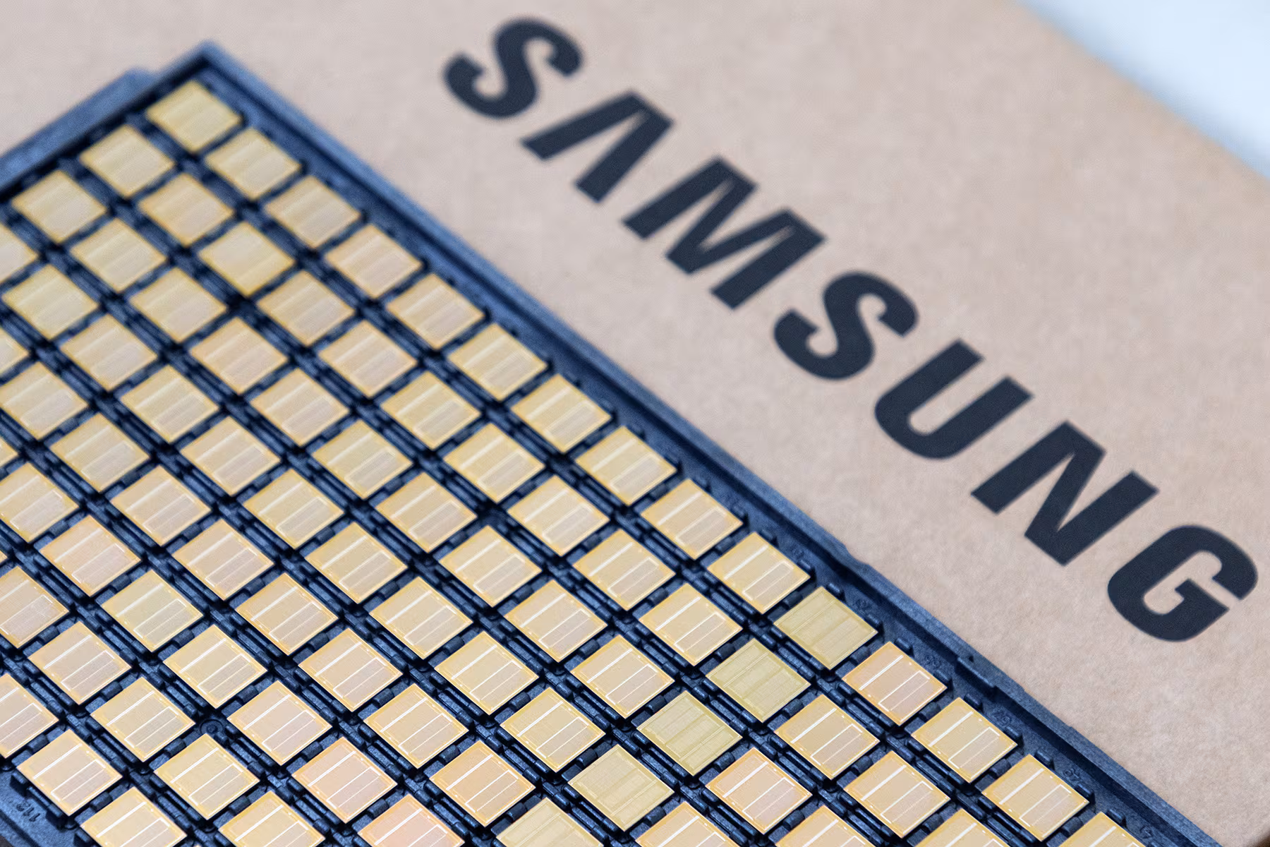 삼성전자가 이달 양산 출하를 시작한 6세대 고대역폭메모리(HBM4)./삼성전자 제공