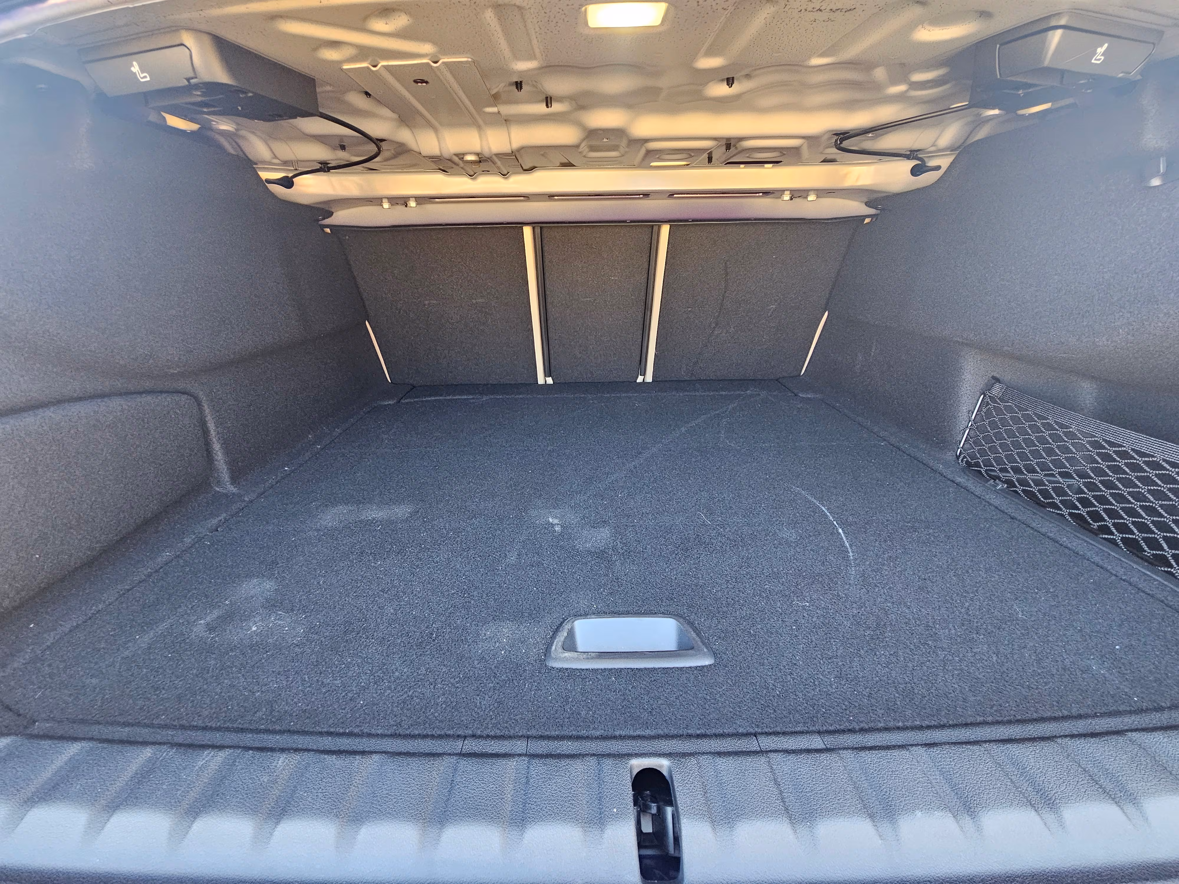 BMW 228 xDrive M sport 트렁크 공간 모습. /김지환 기자