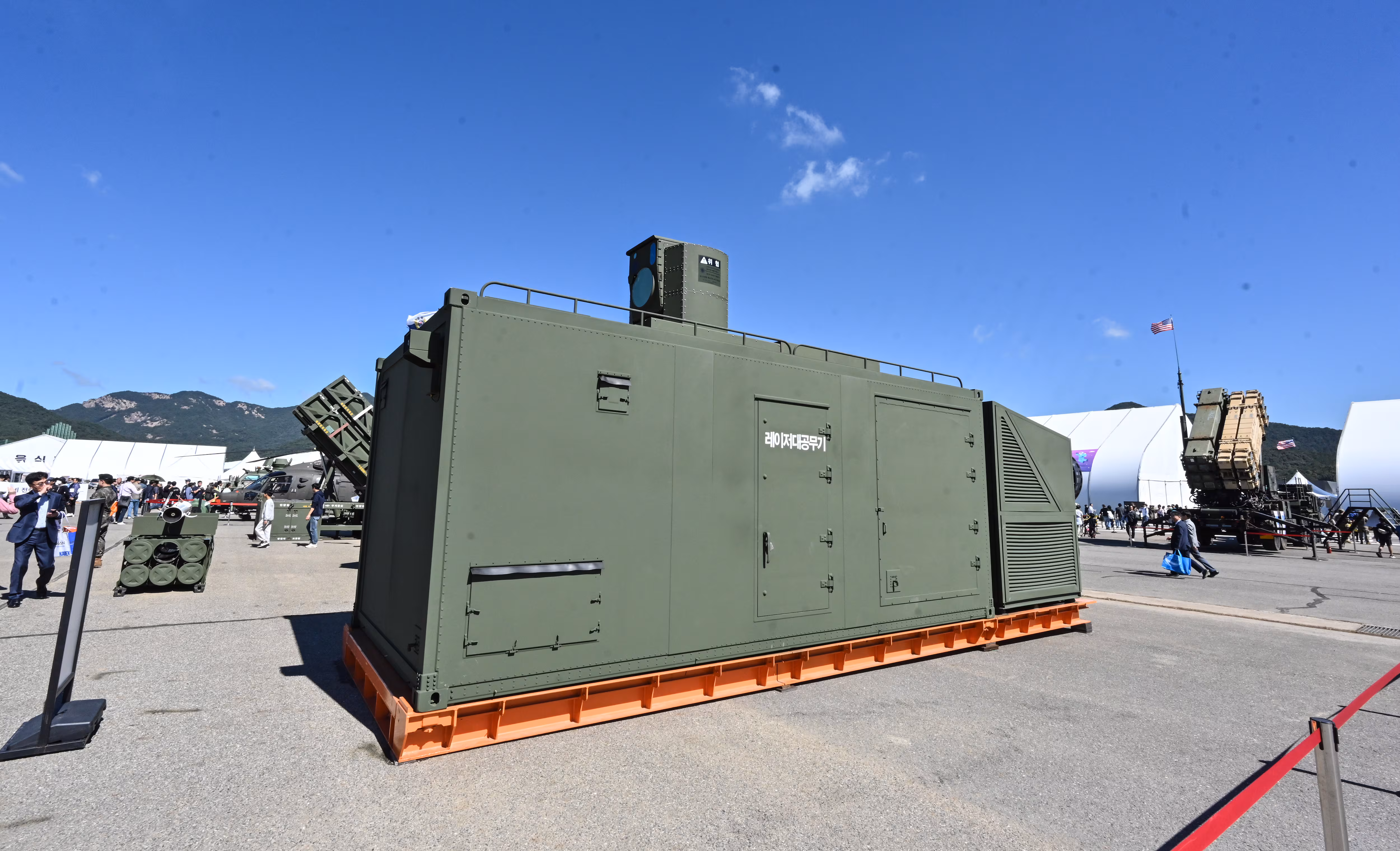 첨단 신규장비 전력화 행사를 실시한 천광(레이저대공무기). /뉴스1