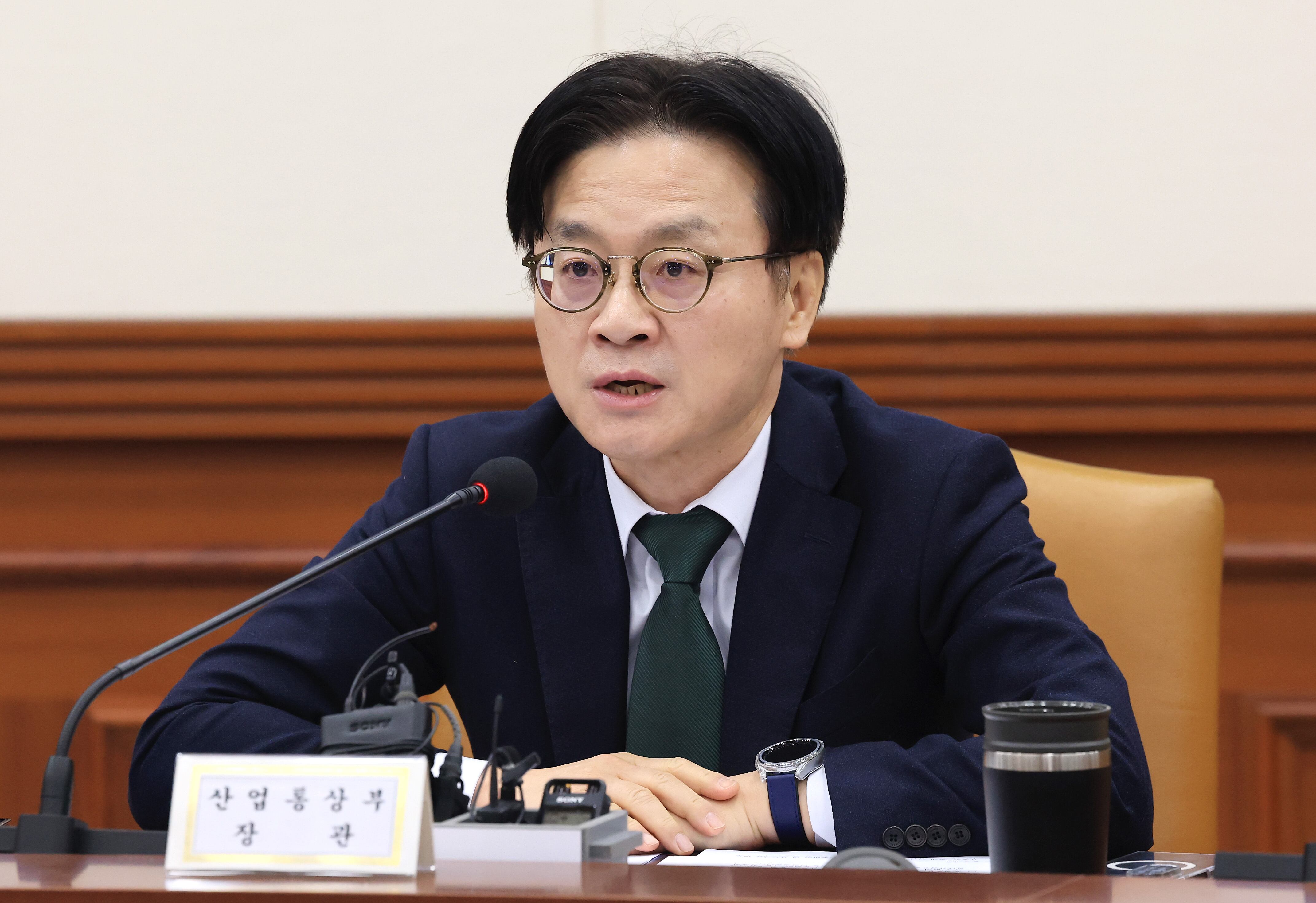 김정관 산업통상부 장관이 지난 4일 오전 서울 종로구 정부서울청사에서 열린 경제관계장관회의에서 발언을 하고 있다. /뉴스1