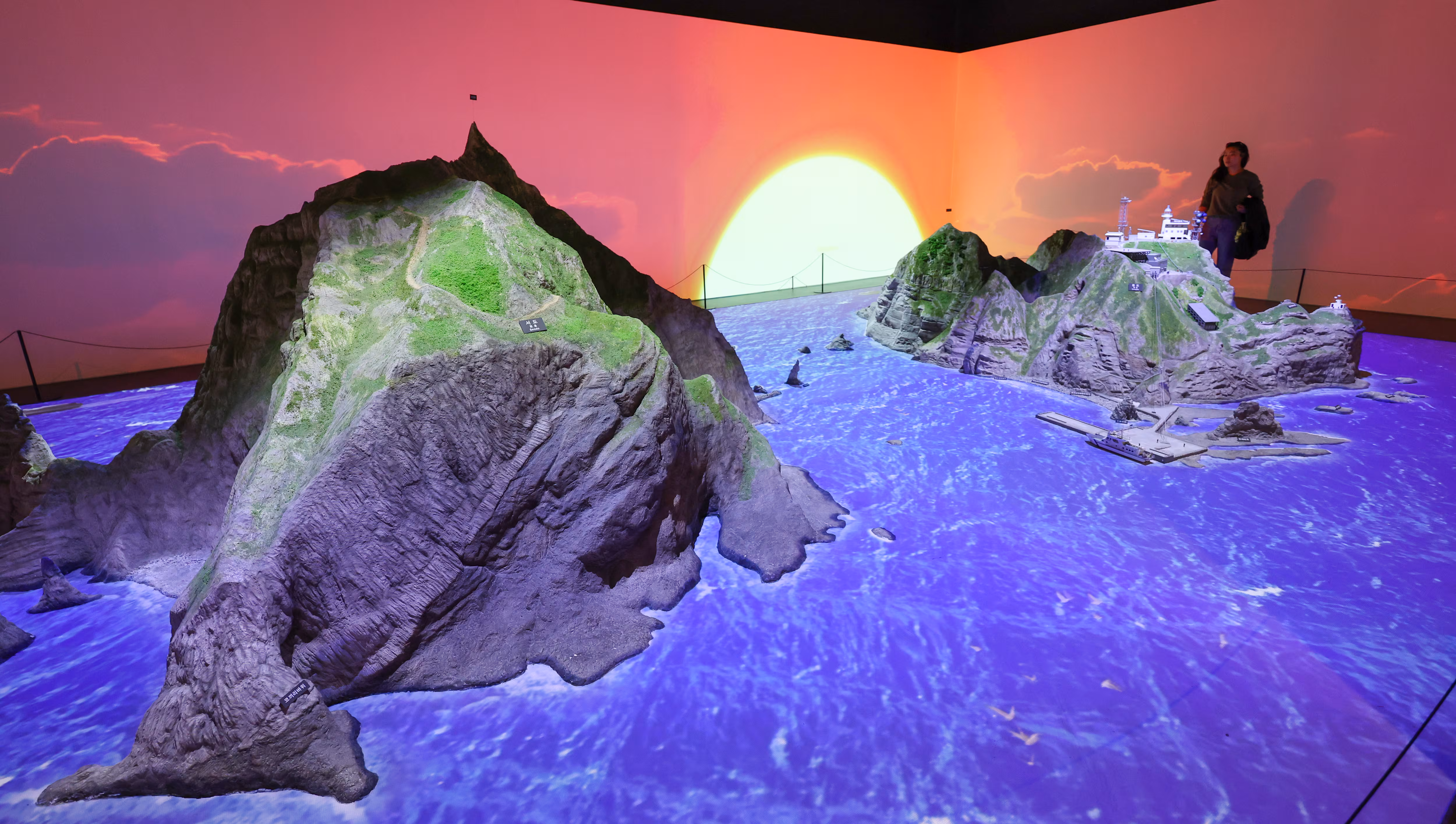 지난 10월 서울 영등포구 타임스퀘어에 마련된 동북아역사재단 독도체험관. /뉴스1