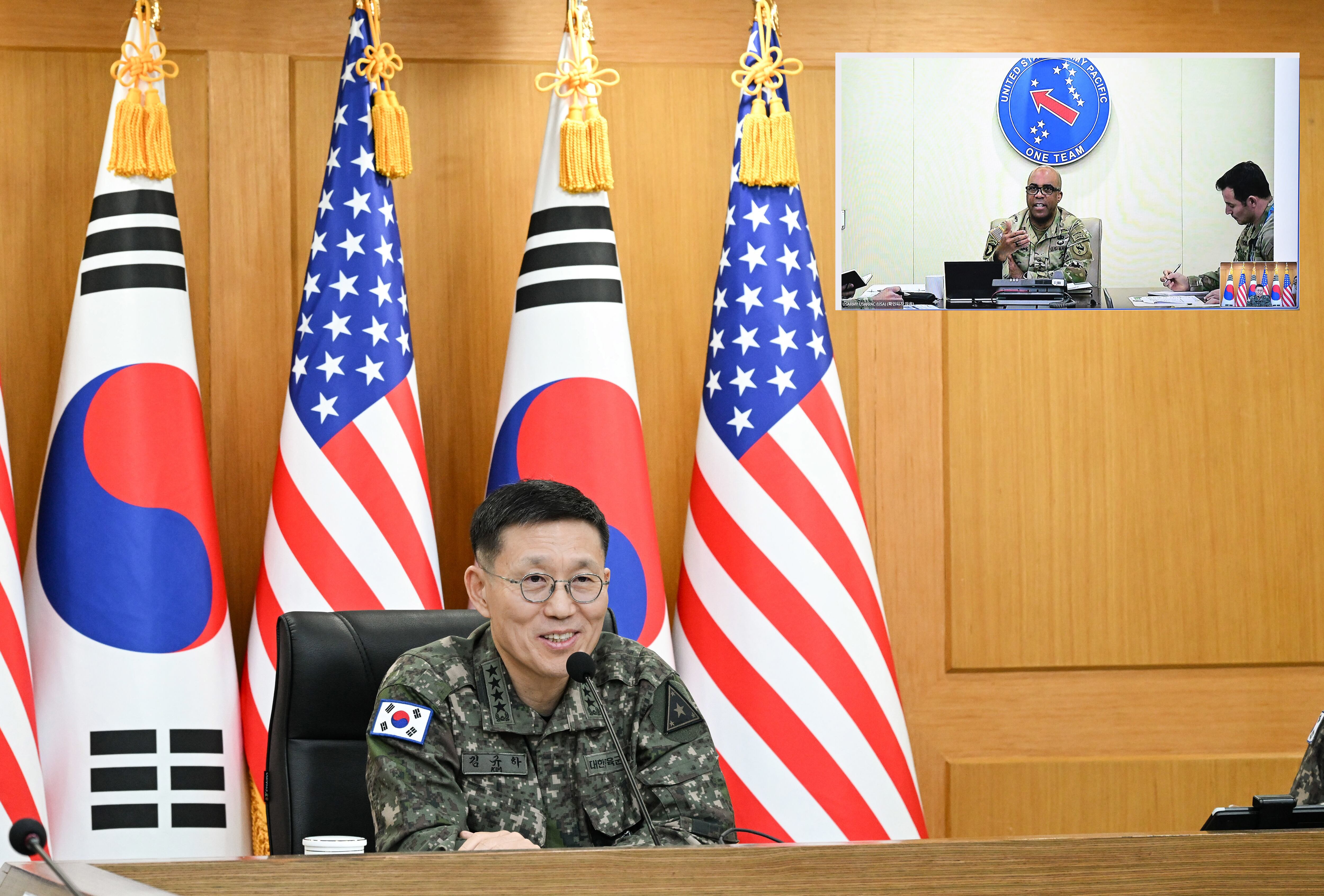 김규하 육군참모총장이 6일 오전 계룡대에서 로널드 P. 클라크 미국 태평양육군사령관과 화상회의를 하고 있다./ 육군 제공