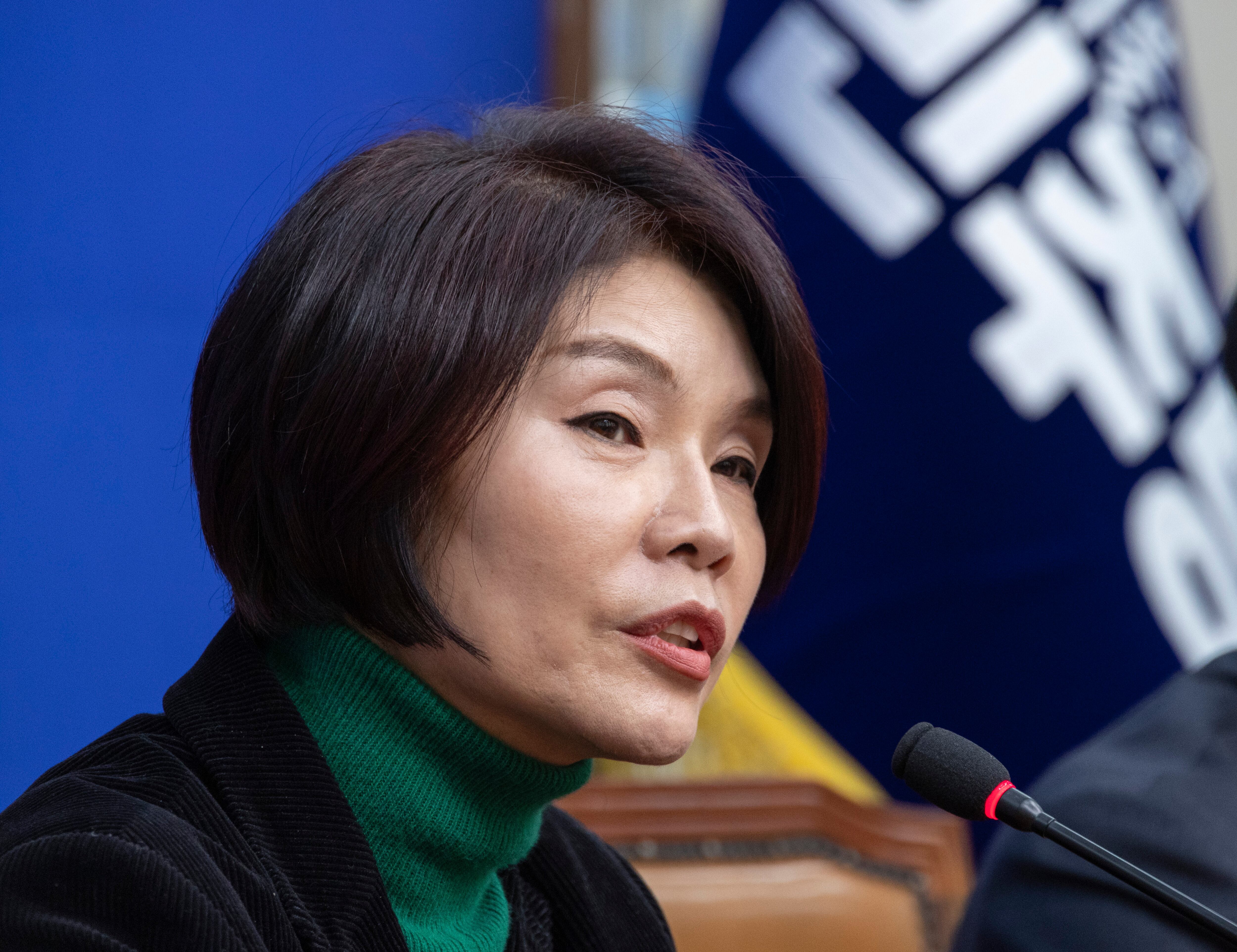 더불어민주당 한정애 정책위의장이 1일 국회에서 열린 기자간담회에서 정책 추진 방향에 대해 말하고 있다./연합뉴스