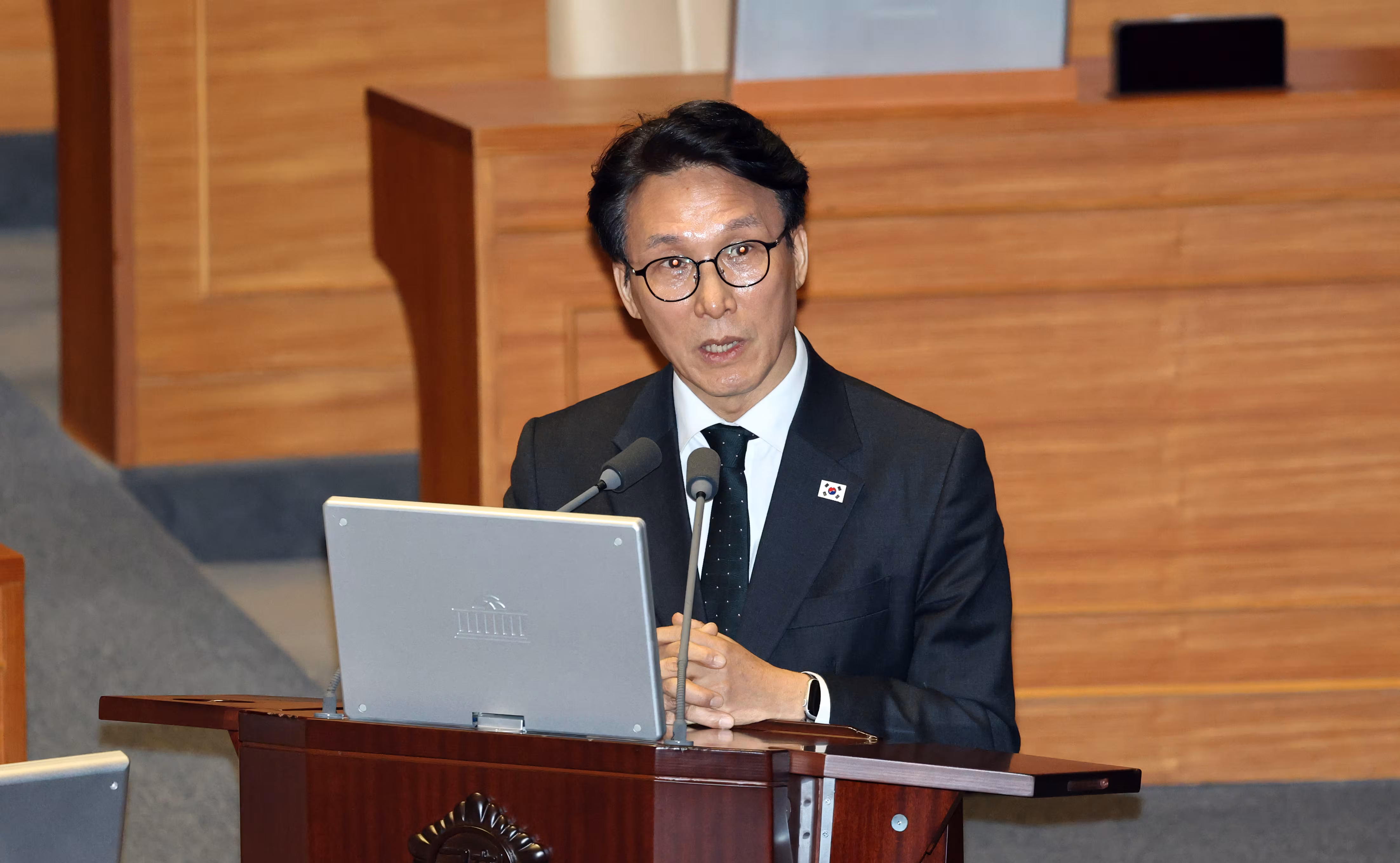 10일 서울 여의도 국회에서 열린 제432회국회(임시회) 경제에 관한 대정부 질문에서 김민석 국무총리가 질의에 답변하고 있다. /뉴스1