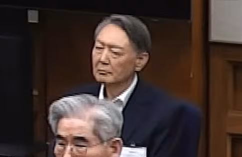 윤석열 전 대통령이 19일 오후 서울 서초구 서울중앙지방법원에서 열린 12·3 비상계엄 관련 내란 우두머리 혐의 사건 1심 선고공판에 출석해 선고를 받고 있다. /서울중앙지법 제공