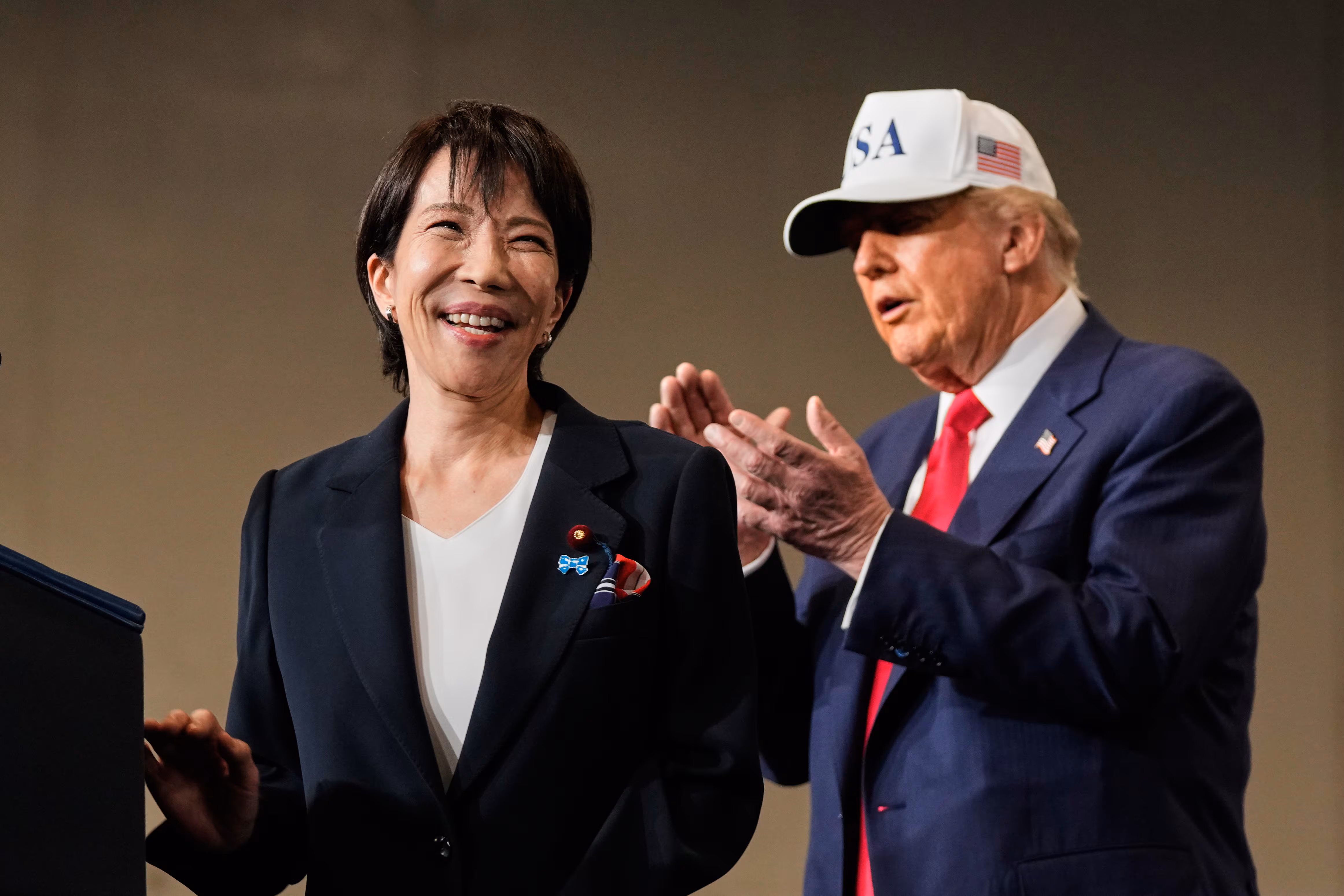 다카이치 사나에 일본 총리와 도널드 트럼프 미국 대통령(왼쪽부터). /연합뉴스