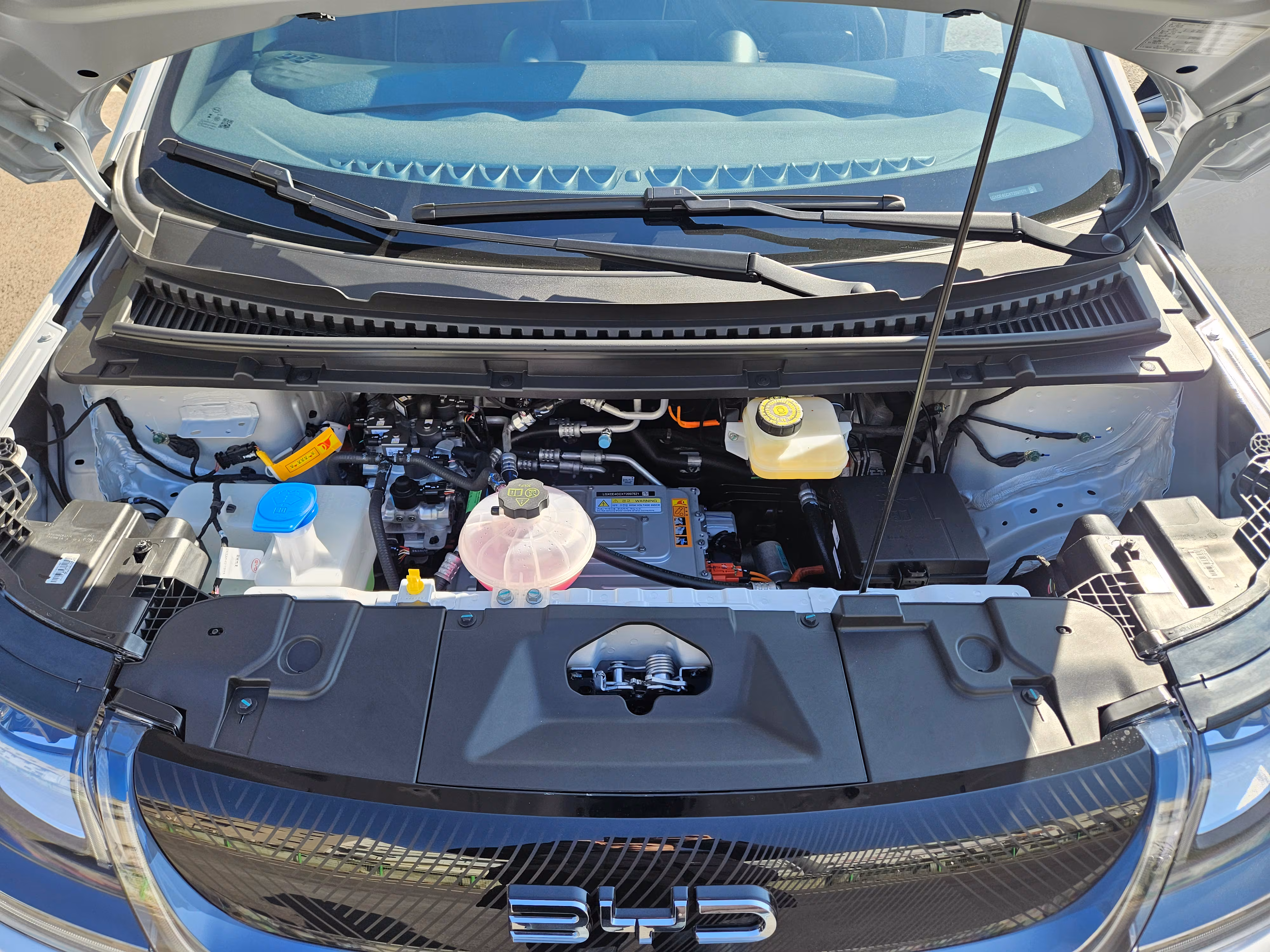 BYD 돌핀의 전동 파워트레인룸. /김지환 기자