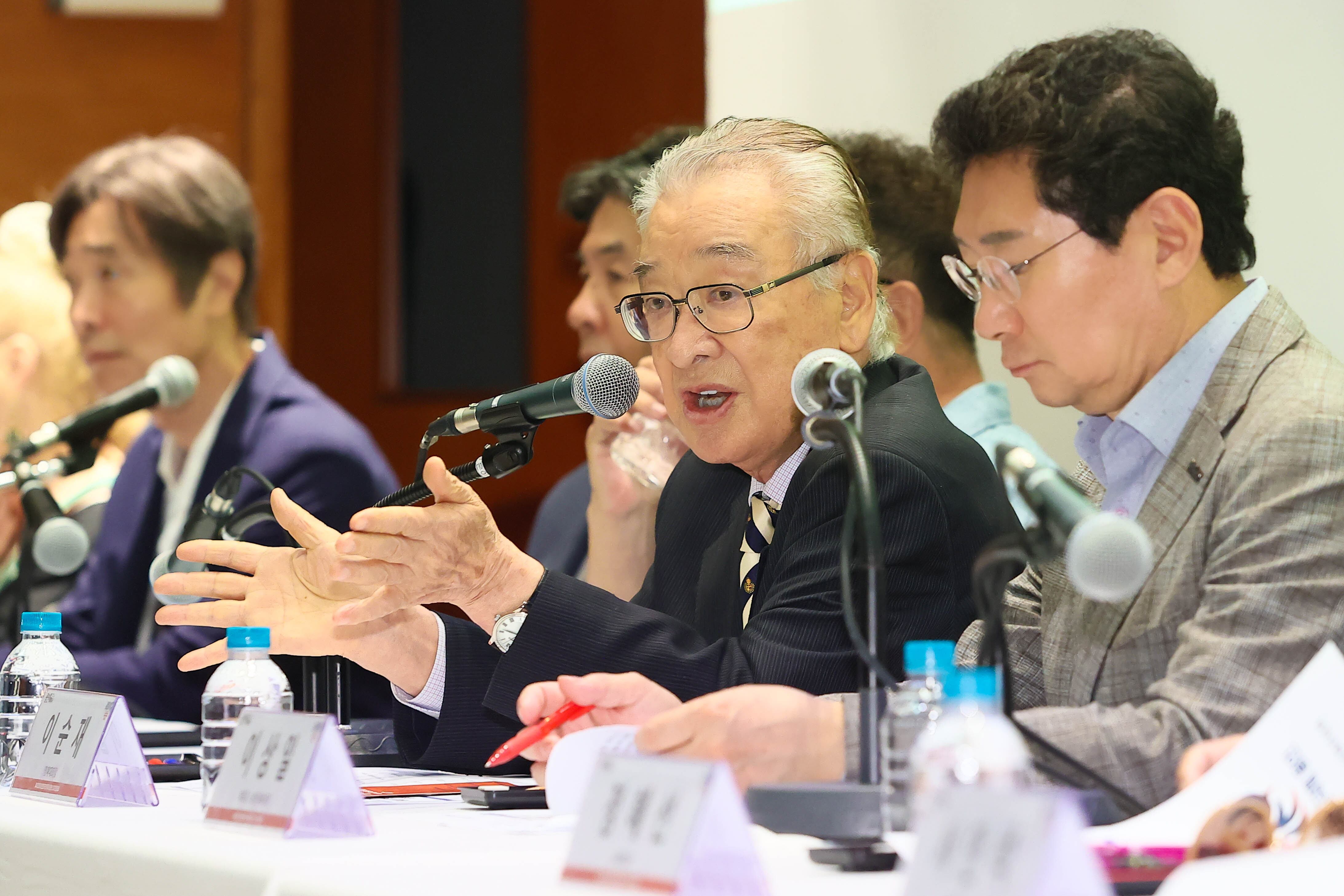 배우 고(故) 이순재가 '제42회 대한민국연극제 용인' 기자간담회에서 발언하고 있는 모습. /용인시 제공