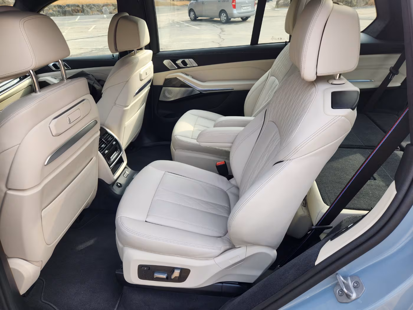 BMW X7 M60i 2열. /진상훈 기자