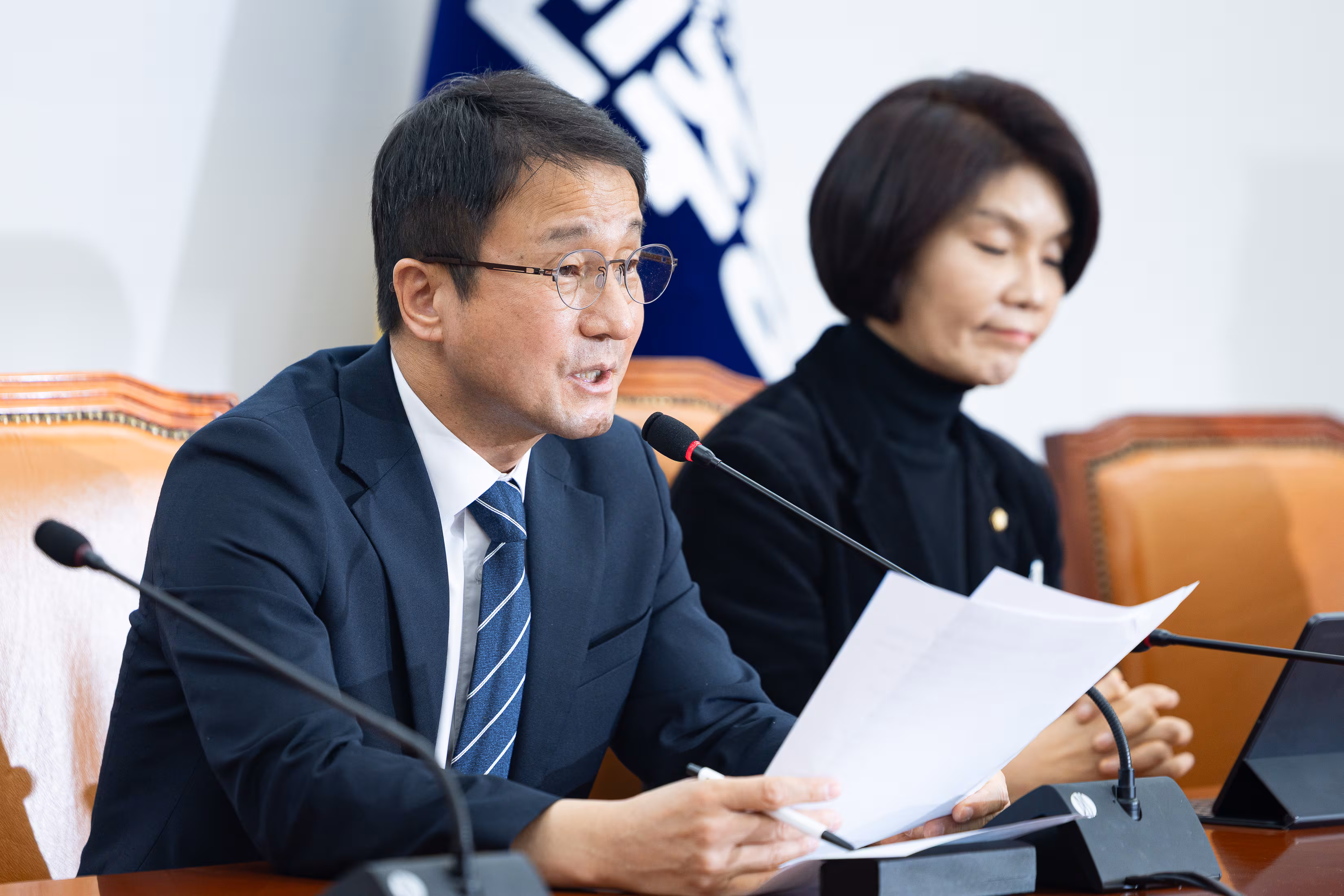한병도 더불어민주당 원내대표가 19일 서울 여의도 국회에서 열린 정책조정회의에서 모두 발언을 하고 있다./뉴스1