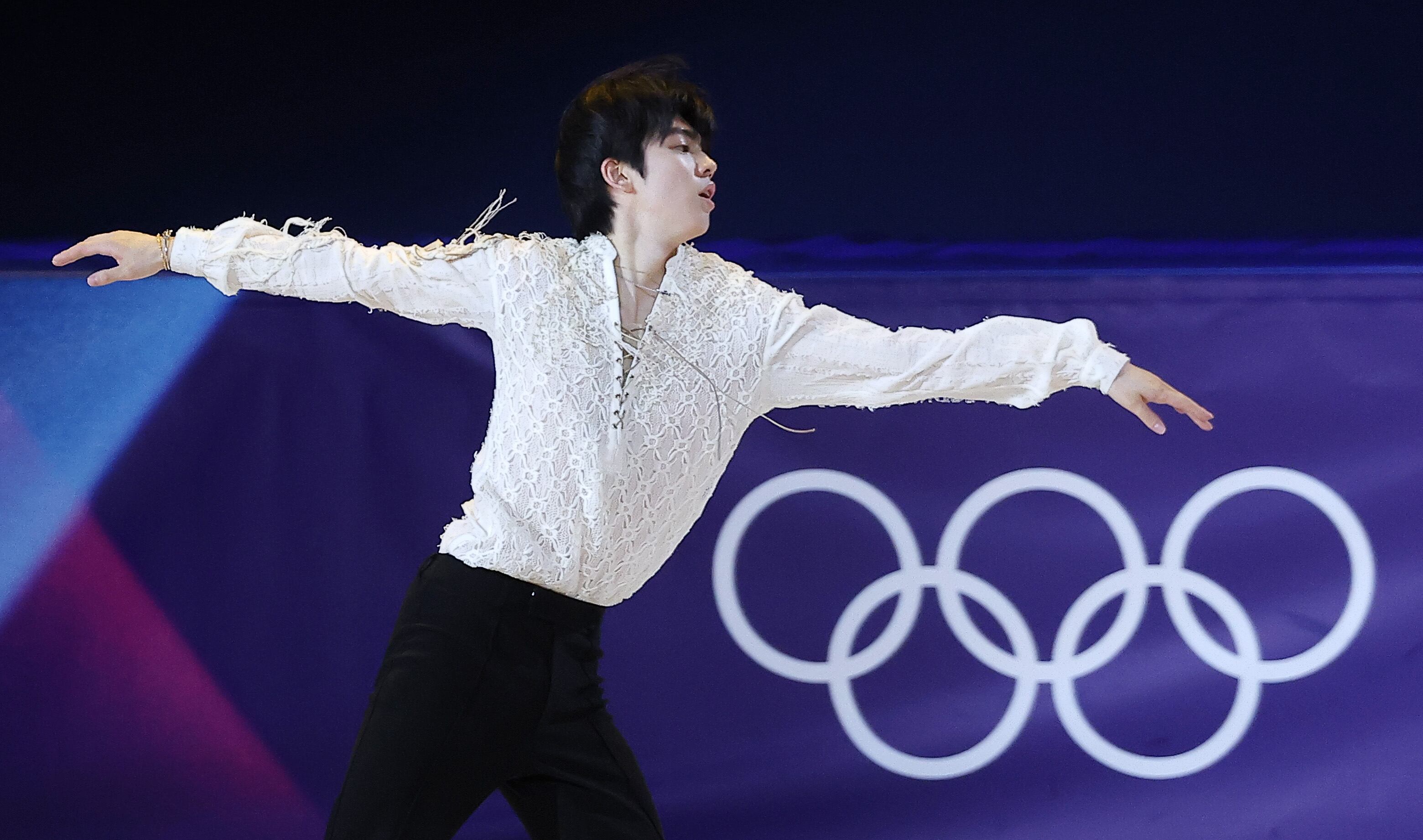 피겨 차준환이 21일(현지시각) 이탈리아 밀라노 아이스 스케이팅 아레나에서 열린 2026 밀라노·코르티나담페초 동계올림픽 피겨 갈라쇼에서 연기를 펼치고 있다./뉴스1