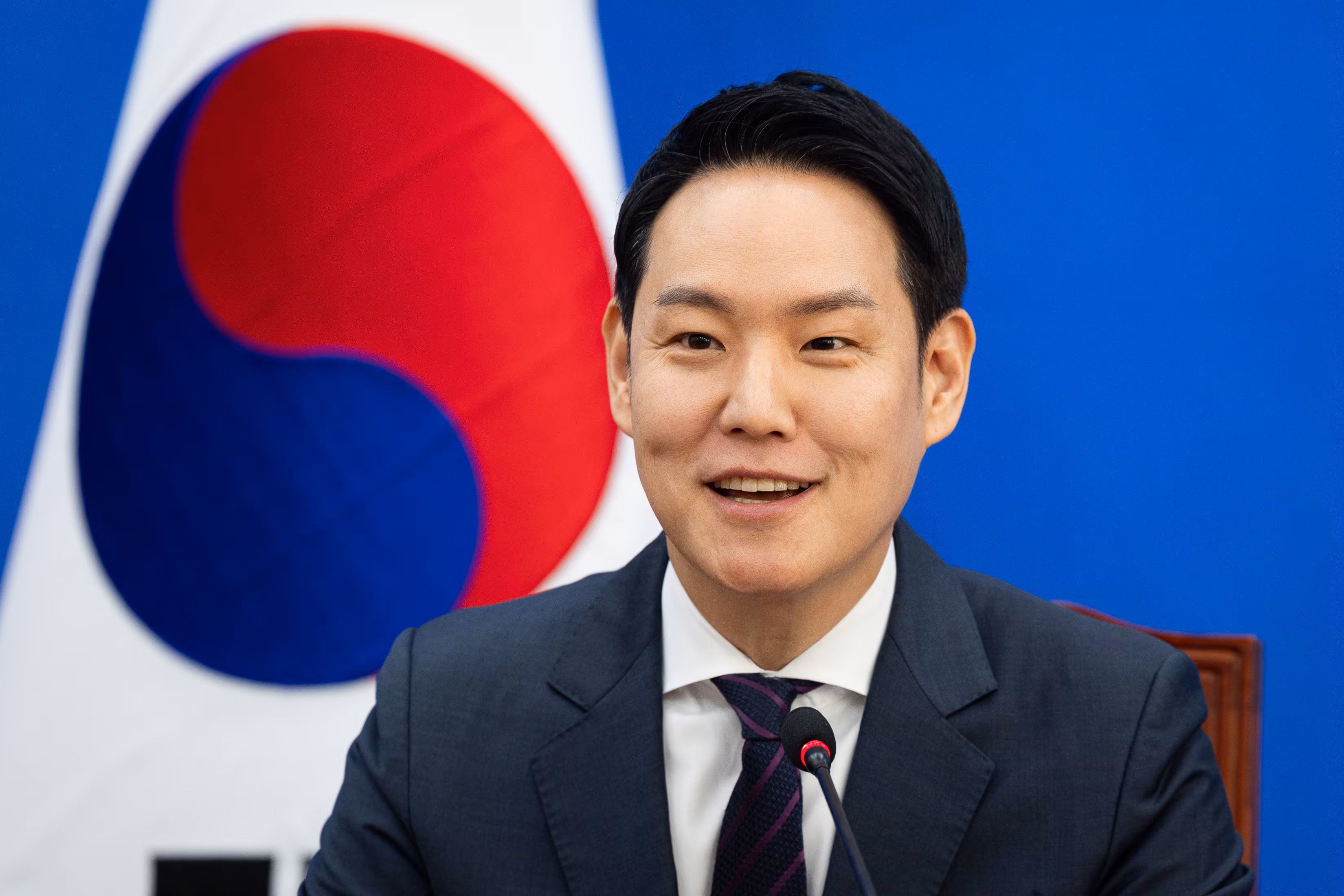 김한규 더불어민주당 원내정책수석부대표가 13일 서울 여의도 국회에서 열린 원내대책회의에서 모두 발언을 하고 있다./뉴스1