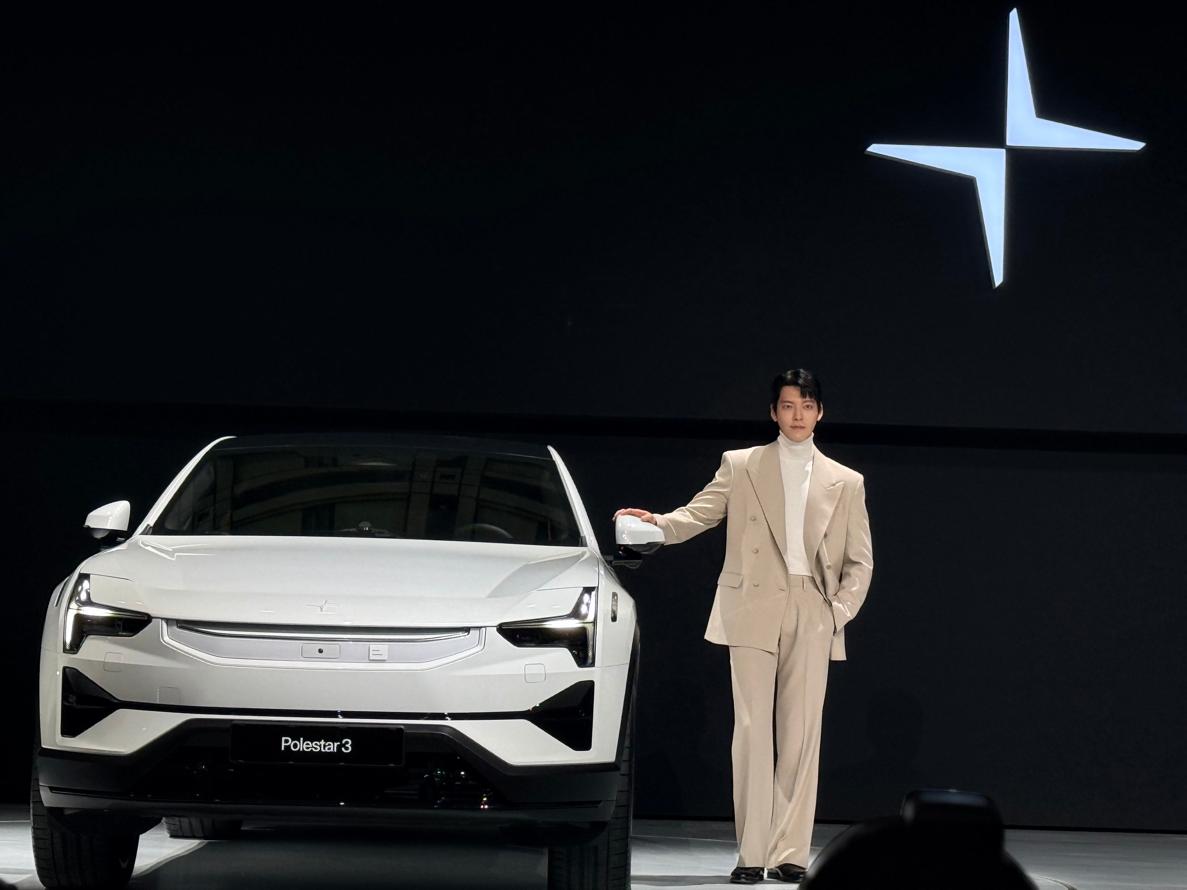 '폴스타 3'를 소개하고 있는 폴스타 앰배서더, 배우 김우빈./이윤정 기자