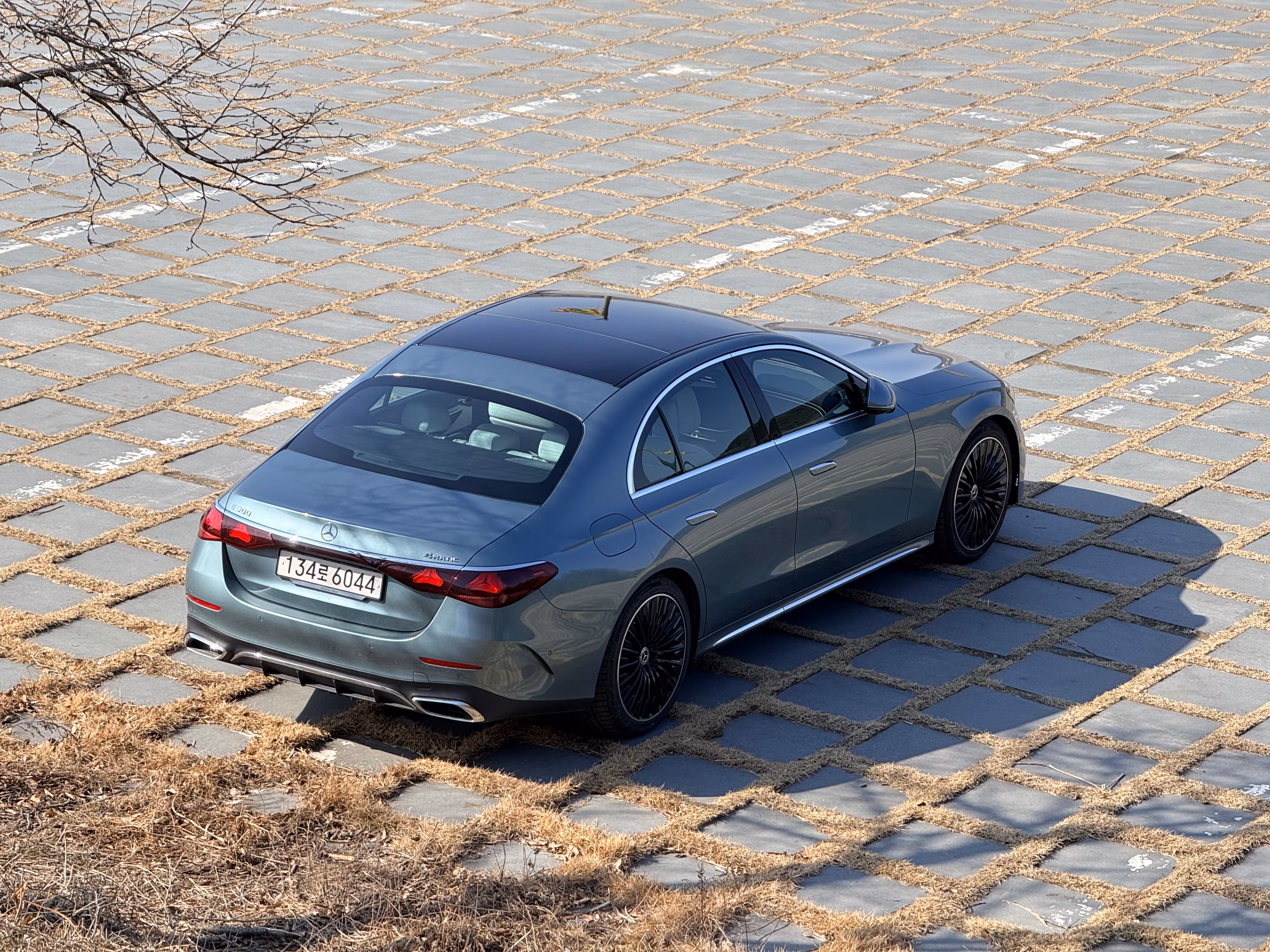 메르세데스-벤츠 ‘E 300 4MATIC AMG'./이윤정 기자