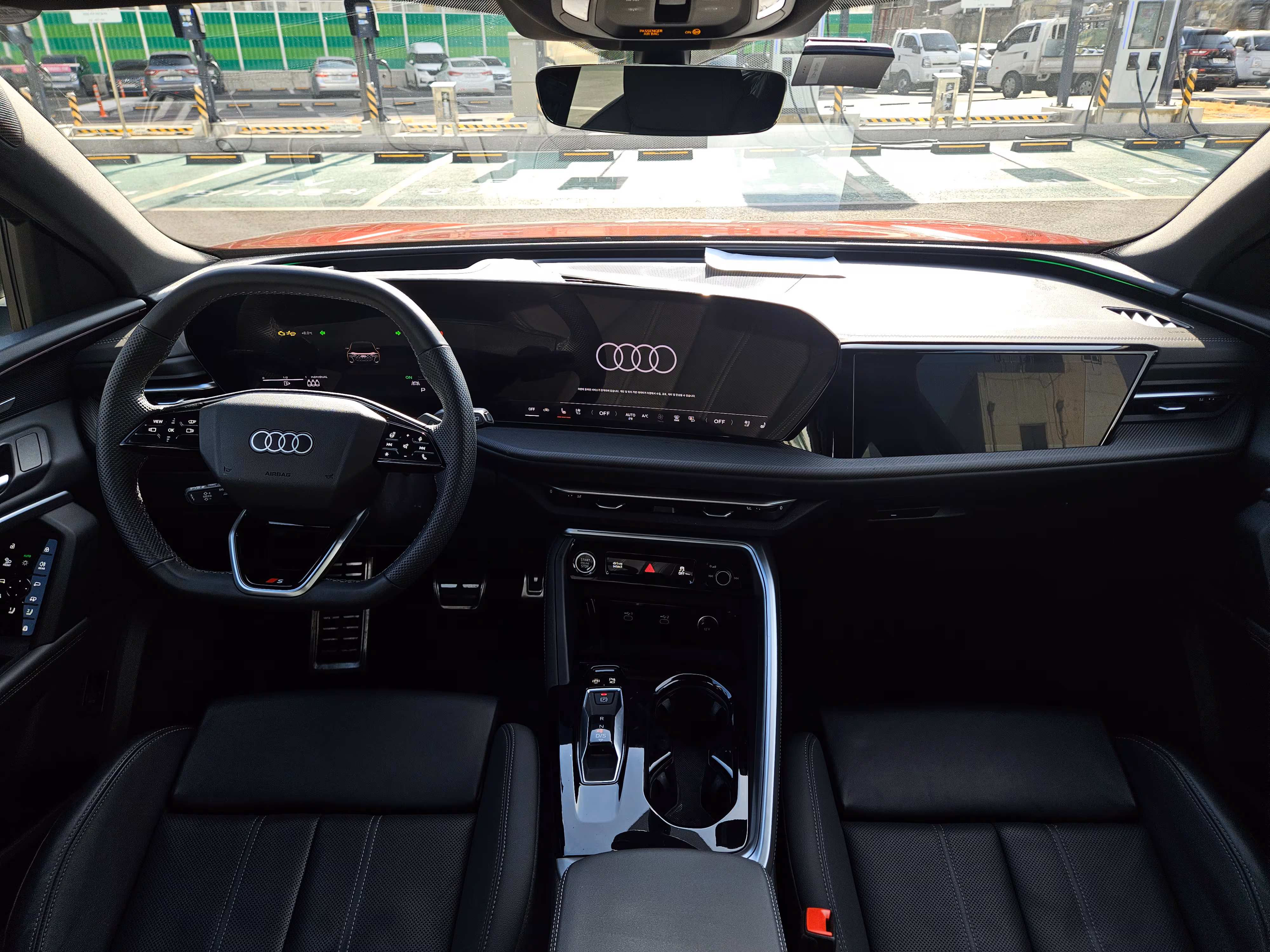 아우디 Q5 S라인 블랙에디션의 1열 공간. /김지환 기자