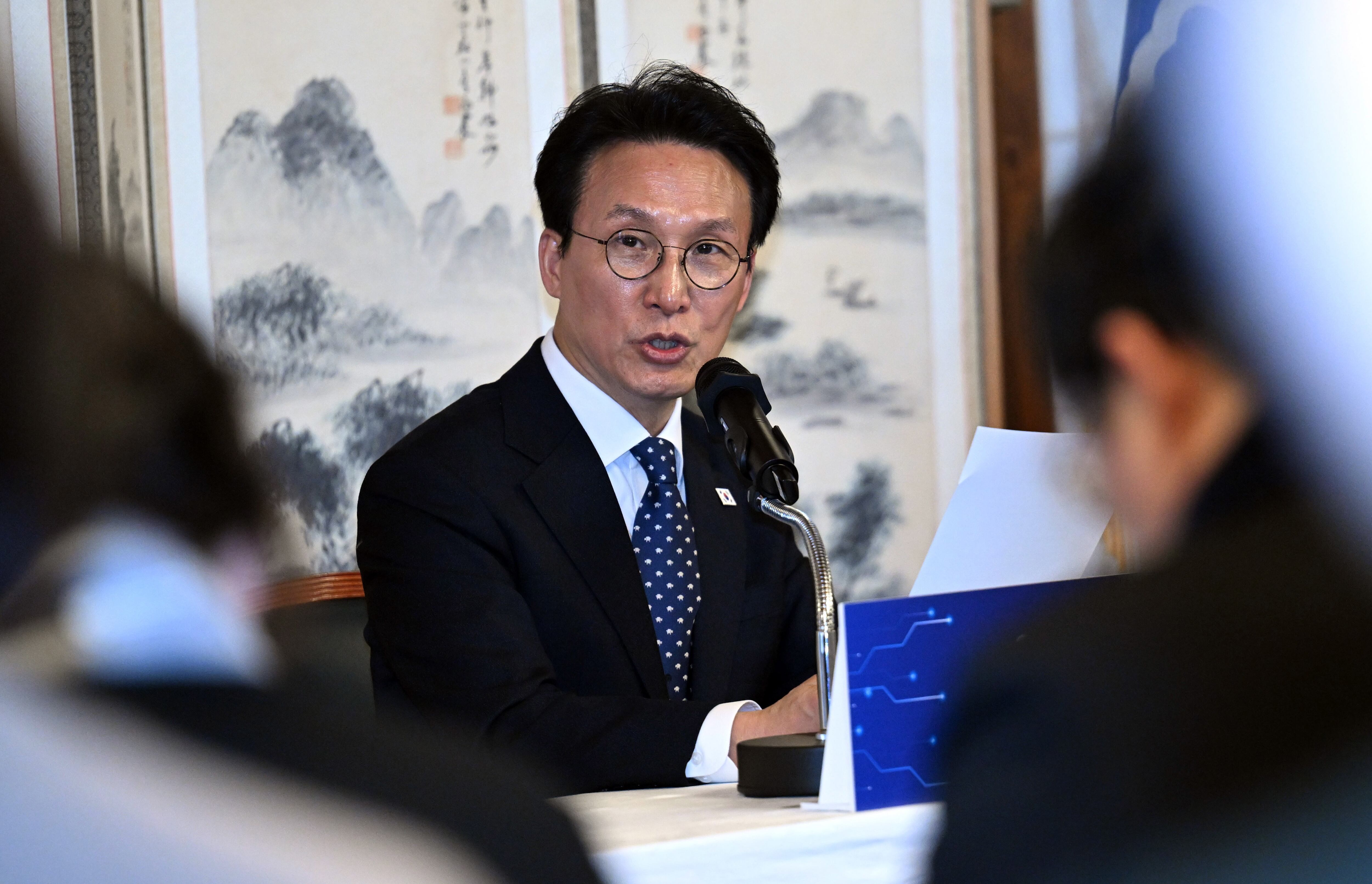 김민석 국무총리가 2일 오후 서울 종로구 삼청동 총리공관에서 열린 출입기자단 간담회에서 발언하고 있다. /뉴스1